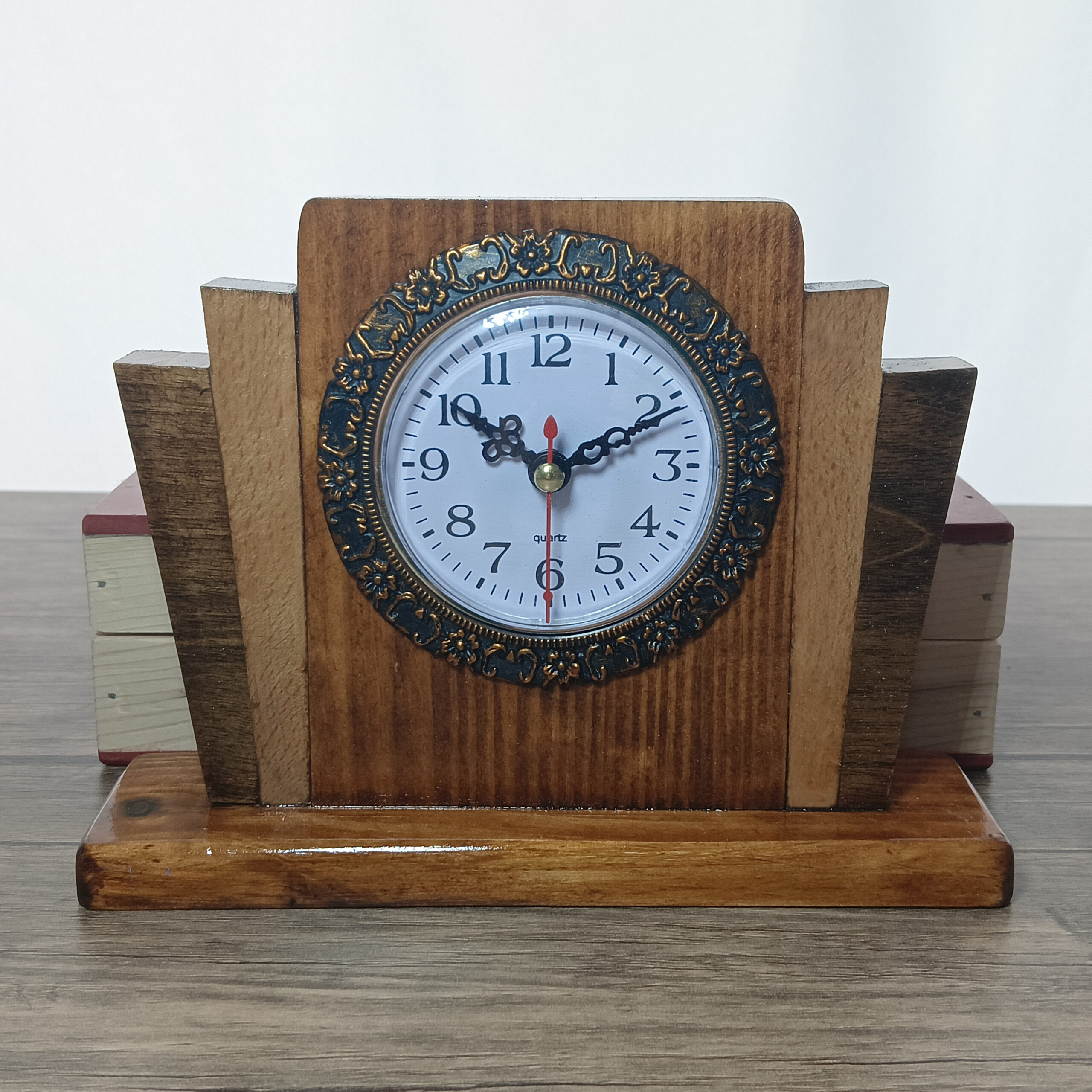 Ahşap masa saati El Yapımı. handmade wooden desk clock